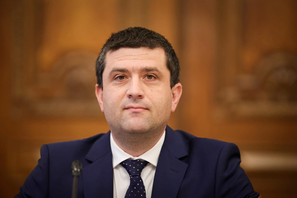 Radu Miruță va prelua Ministerul Apărării, iar Irineu Darău merge la Economie