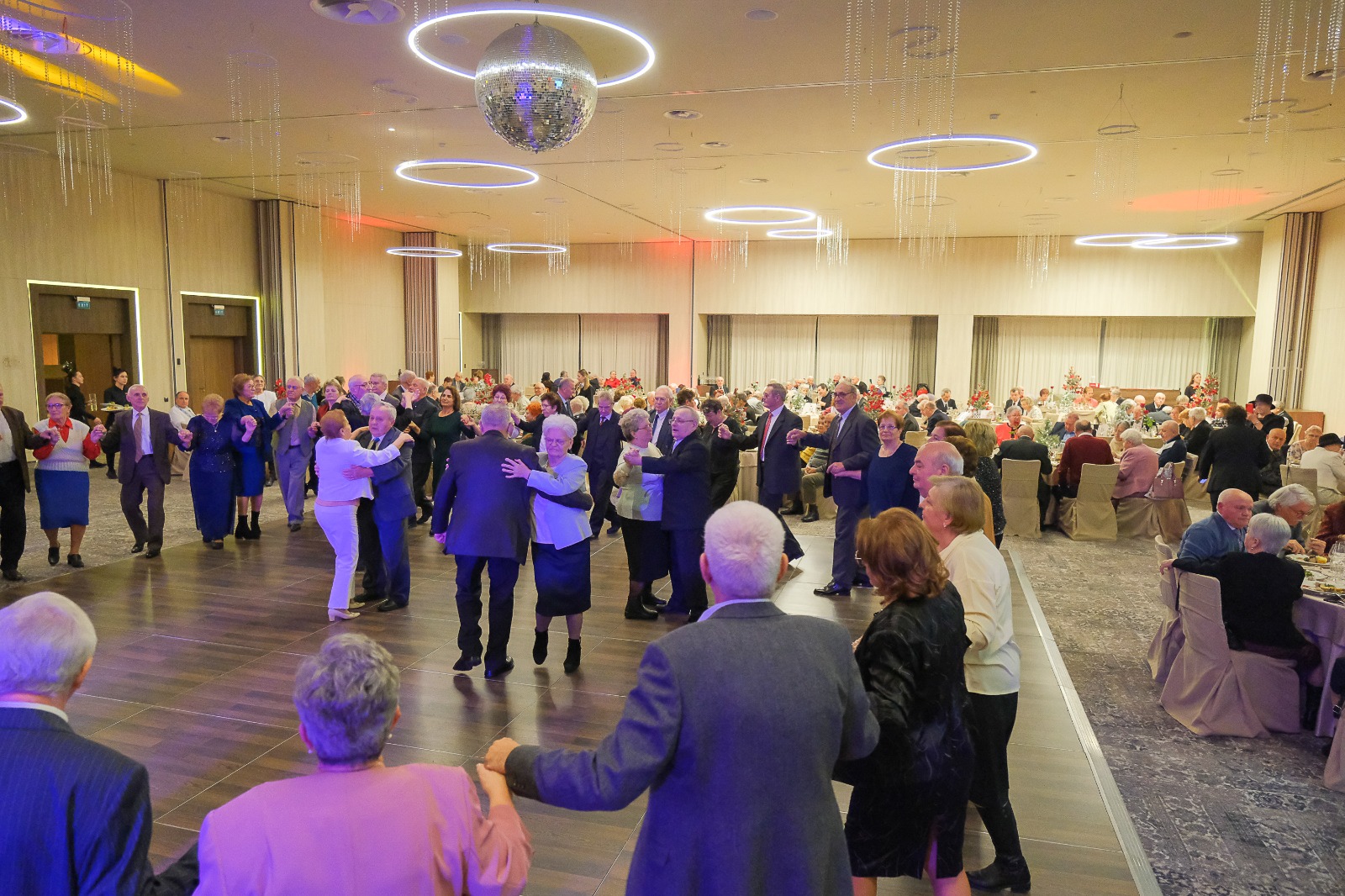 Municipalitatea Brașov a sărbătorit 150 de cupluri de 50 de ani de căsătorie