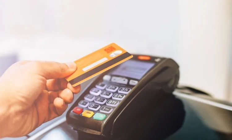 Magazinele din România vor fi obligate să accepte plăți electronice de la 1 ianuarie 2026