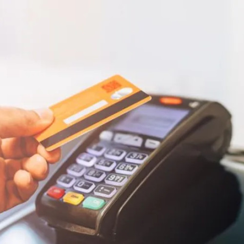 Magazinele din România vor fi obligate să accepte plăți electronice de la 1 ianuarie 2026
