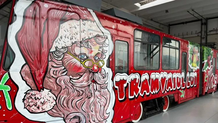 Tramvaiul lui Moș Crăciun aduce din nou magia sărbătorilor pe străzile Clujului
