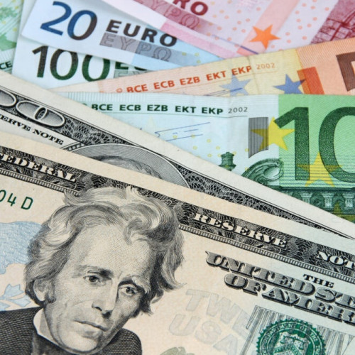 Leul se apreciază ușor față de euro și dolar; indicii ROBOR continuă să scadă marginal