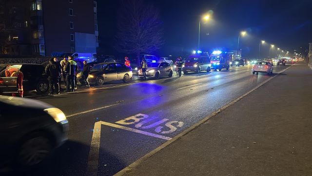 Accident cu multiple autoturisme pe strada Zizinului din Brașov îngreunează traficul