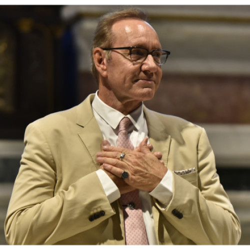 Kevin Spacey revine în serialul de comedie „Minimarket” disponibil din decembrie