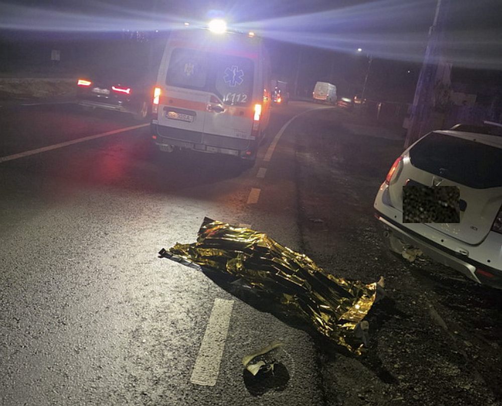 Un pieton din Dragodana a murit după ce a fost lovit de o mașină pe DN72