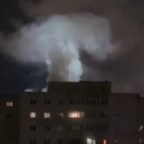 Pompierii intervin pentru stingerea unui incendiu la un apartament din Brașov