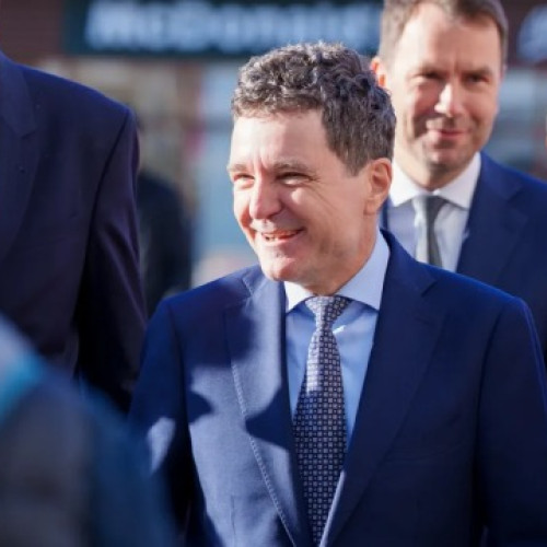 Nicuşor Dan apreciază efortul coaliţiei pentru stabilitatea guvernării în context dificil