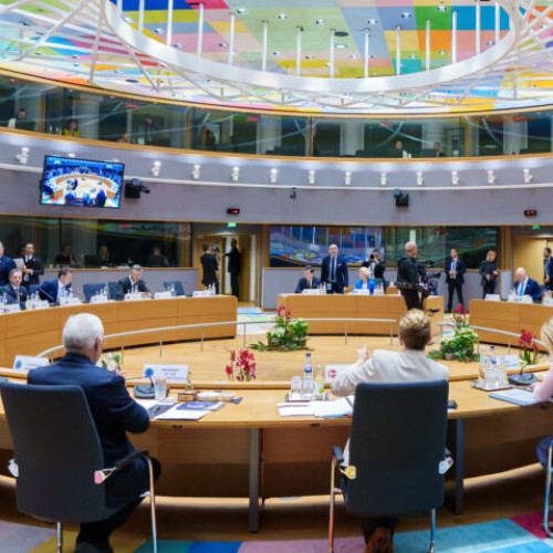 Uniunea Europeană acordă Ucrainei un credit de 90 de miliarde de euro garantat de bugetul UE