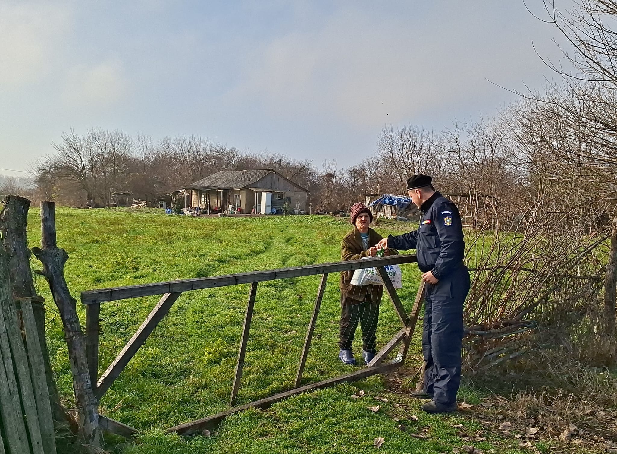 Jandarmii tulceni au susținut o acțiune umanitară în mai multe localități de Crăciun
