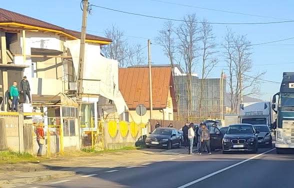 Accident în lanț pe DN 7, la ieșirea din Râmnicu Vâlcea spre Bujoreni