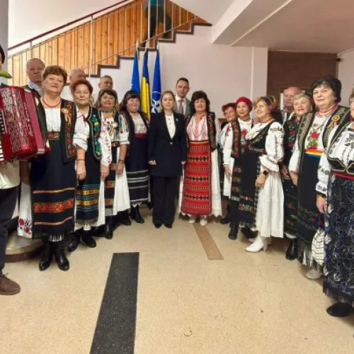 Colindătorii aduc spiritul Crăciunului la Instituția Prefectului Cluj