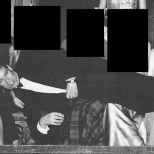 Andrew Mountbatten-Windsor apare într-o fotografie controversată din dosarele Epstein