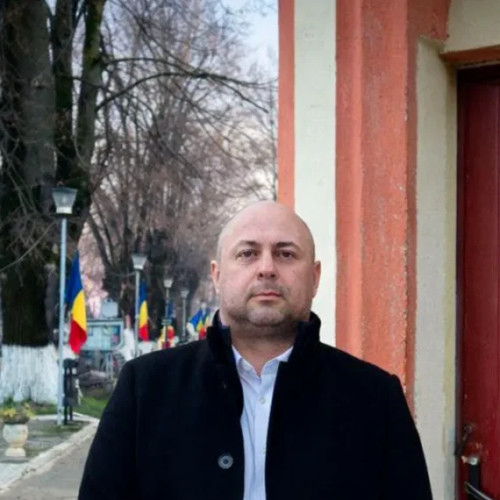 Viceprimarul AUR din Drăgășani mutat într-un birou la cimitir, decizie controversată