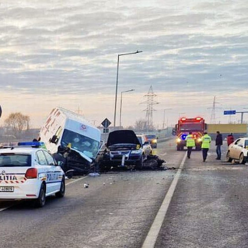 Trei mașini s-au ciocnit pe centura Timișoarei, patru persoane rănite