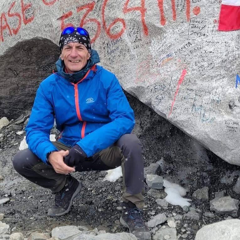 Alpinist român moare în timpul coborârii de pe vulcanul Nevado Ojos del Salado