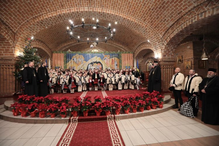 Coconii din Bârsana aduc colindul autentic în Baia Mare