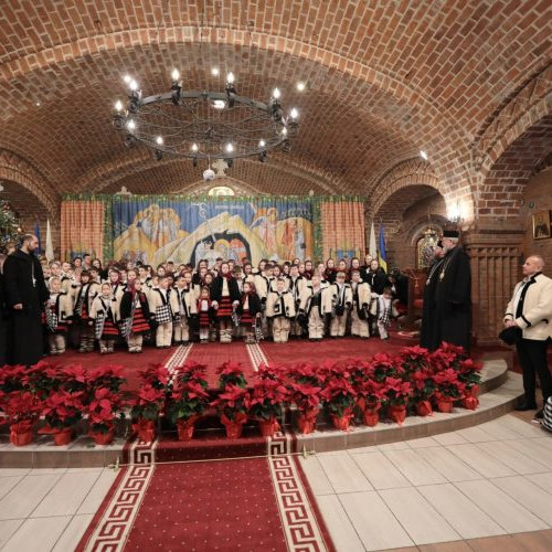 Coconii din Bârsana aduc colindul autentic în Baia Mare