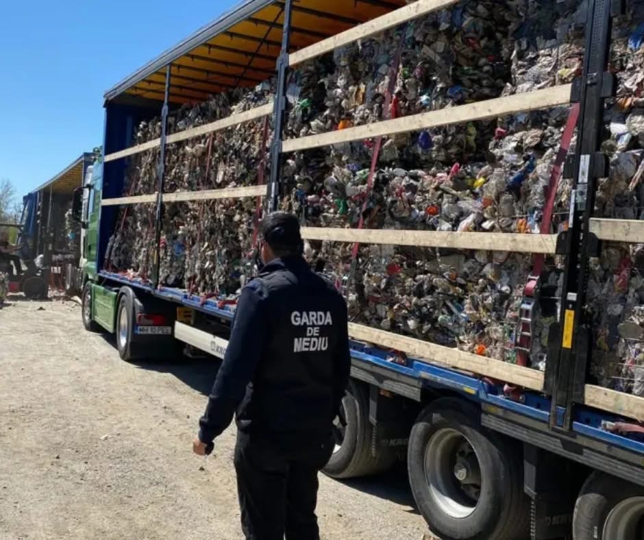 Doi români din Navarra cercetați pentru transport ilegal de deșeuri către România