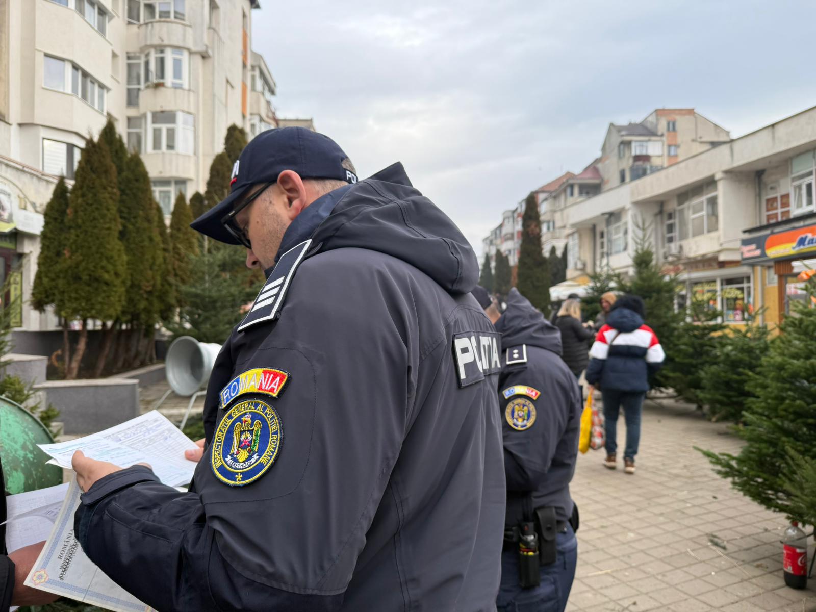 O femeie prinsă cu 600 de articole pirotehnice la Piața Centrală din Botoșani