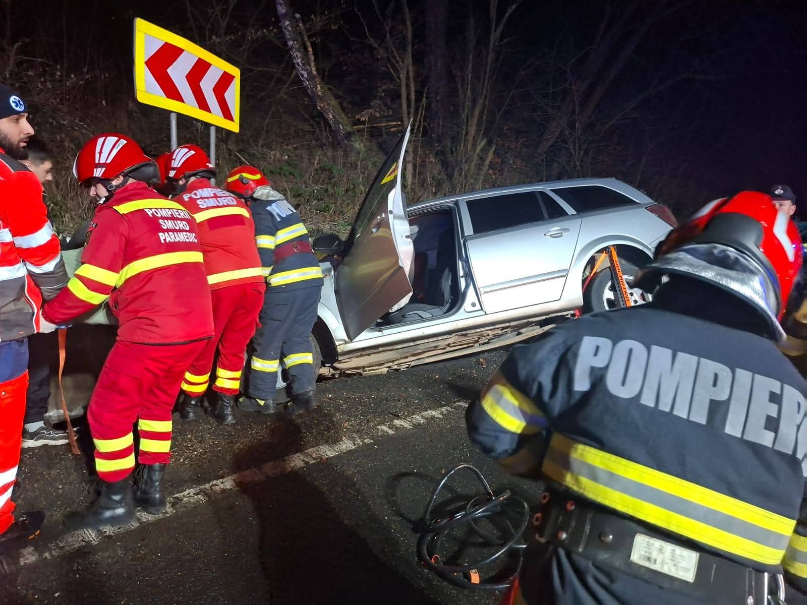 Două persoane au fost grav rănite într-un accident pe DN 66 în Bănița