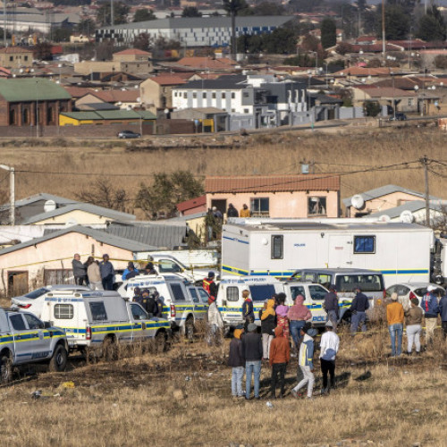Un atac armat în Bekkersdal a provocat cel puțin 10 morți și 10 răniți