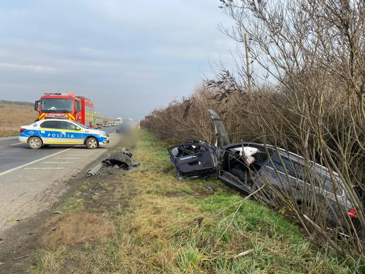 Pompierii din Dej au intervenit pentru salvarea unui bărbat încarcerat după un accident în Livada