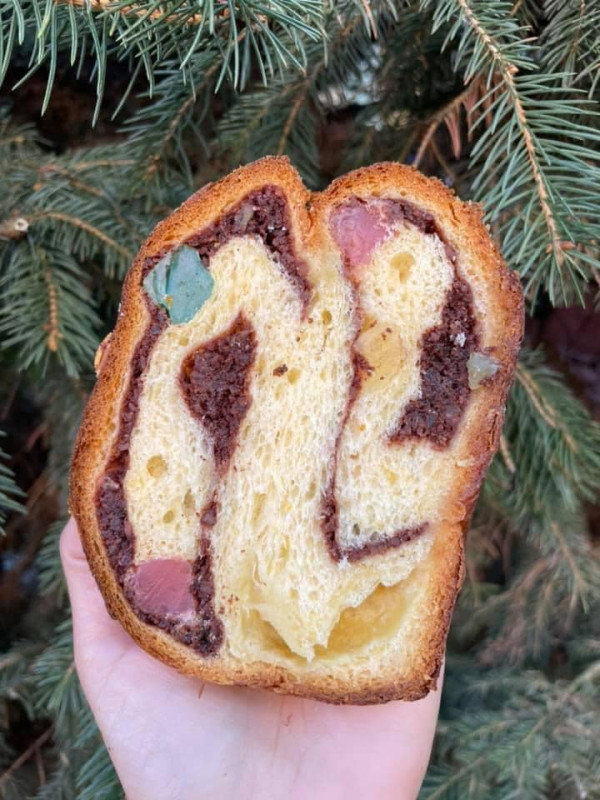 Românii plătesc prețuri ridicate pentru cozonacul de Crăciun