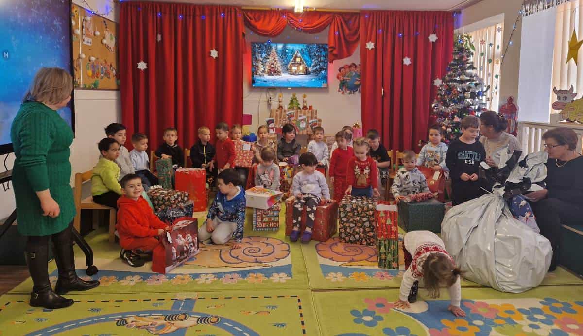 Asociația Evelyne și grădinița Heidi oferă cadouri copiilor din Sebeș și Sebeșel
