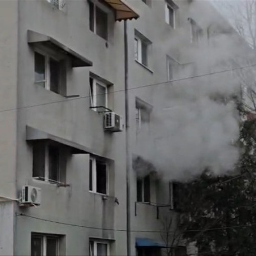 Explozie și incendiu într-un bloc din Focșani: o femeie grav rănită