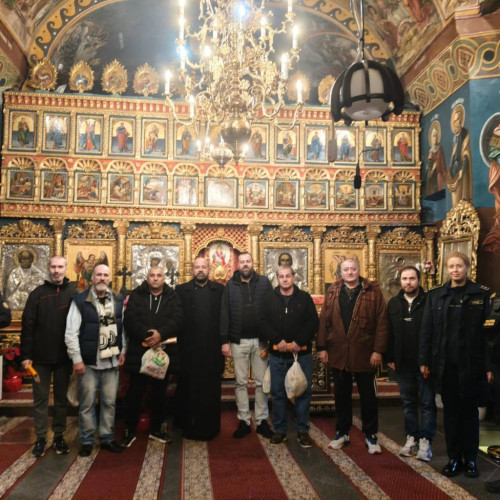 Deținuții din Penitenciarul Găești colindă la două mănăstiri din Arhiepiscopia Târgoviștei