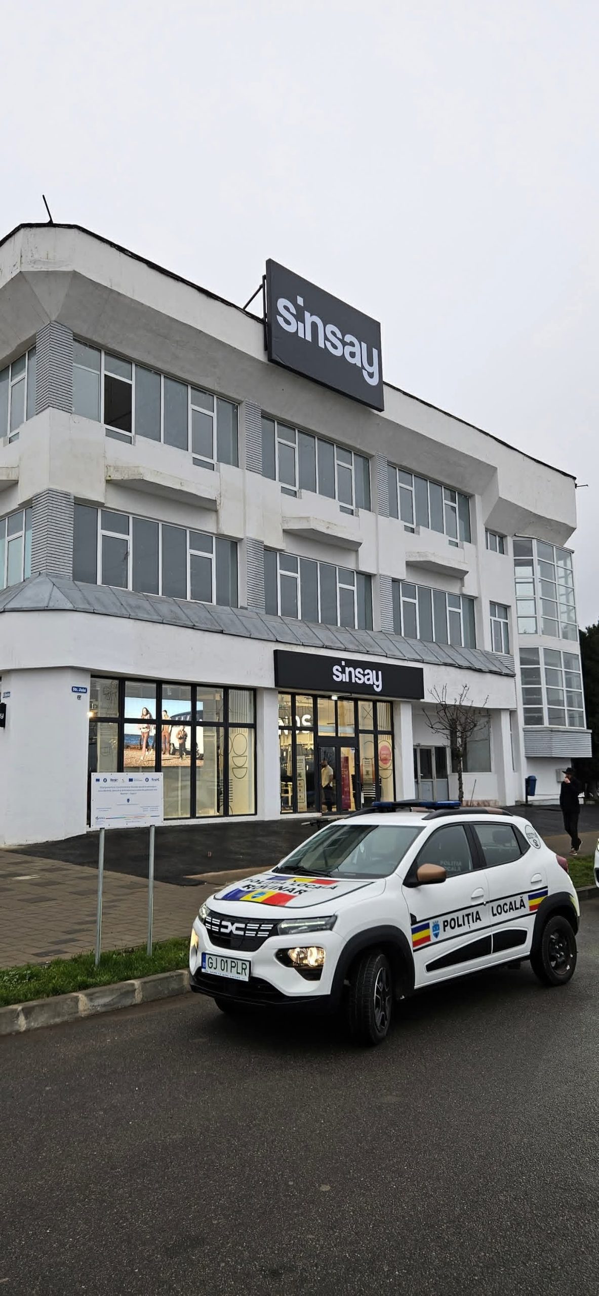 Brandul Sinsay deschide un nou magazin în fostul „Jiul” din Rovinari