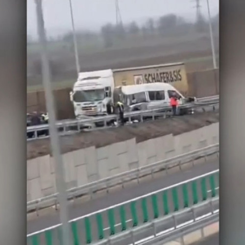 Video Accident pe noul tronson al Autostrăzii Moldovei, în prima oră de la deschiderea circulației