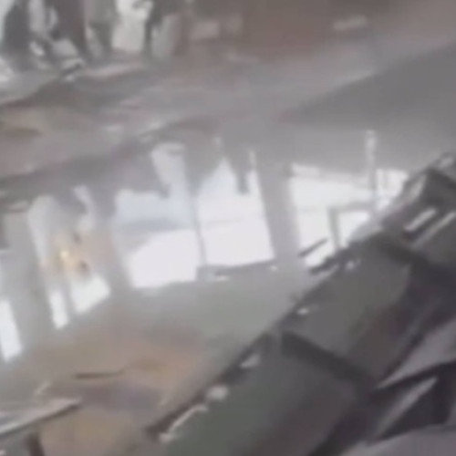 Șapte persoane transportate la spital după prăbușirea tavanului la piscina unui hotel din Sibiu