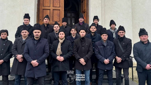 Zoritorii Râșnoveni colindă de Crăciun și organizează bal după Anul Nou