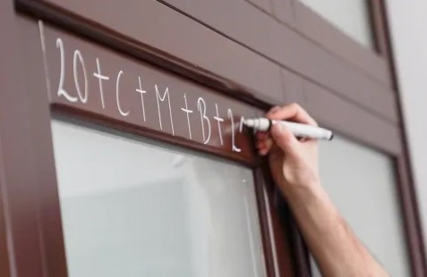 Primăria anunță programul de deszăpezire pe mai multe străzi între 27 decembrie și 3 ianuarie