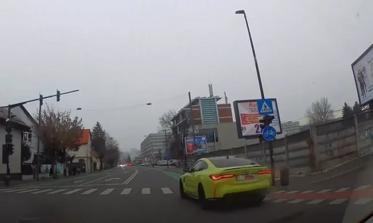 Un clujean conduce cu viteză periculoasă pe strada Uzinei Electrice, filmat depășind neregulamentar