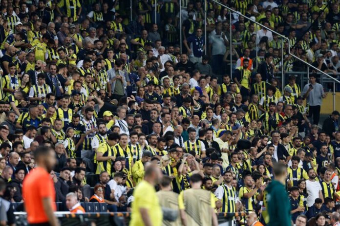 Fenerbahce Istanbul a pierdut în fața rivalilor de la Beşiktaş în deschiderea grupei Cupei Turciei