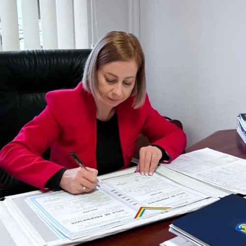Prefectul județului Cluj a semnat 32 de titluri de proprietate înainte de Crăciun