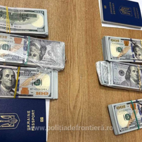 Două ucrainence prinse cu 60.000 de dolari nedeclarați la granița cu România