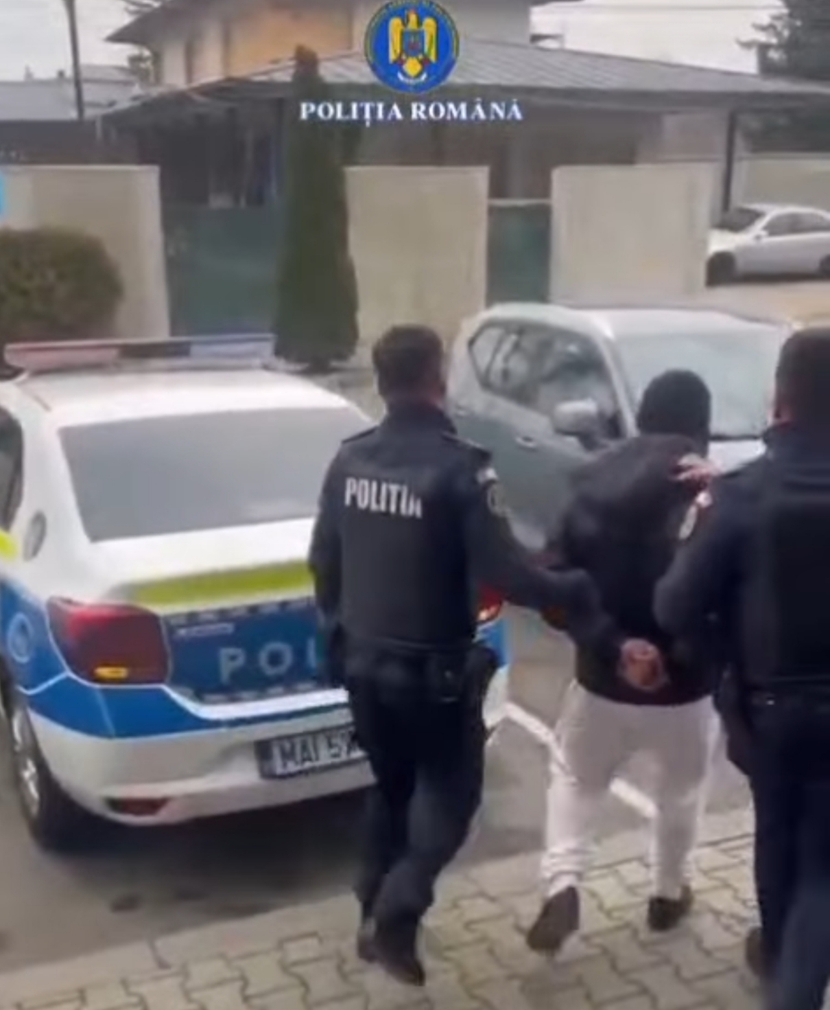 Polițiștii din Hațeg rețin un tânăr care a atacat cu cuțitul un consătean