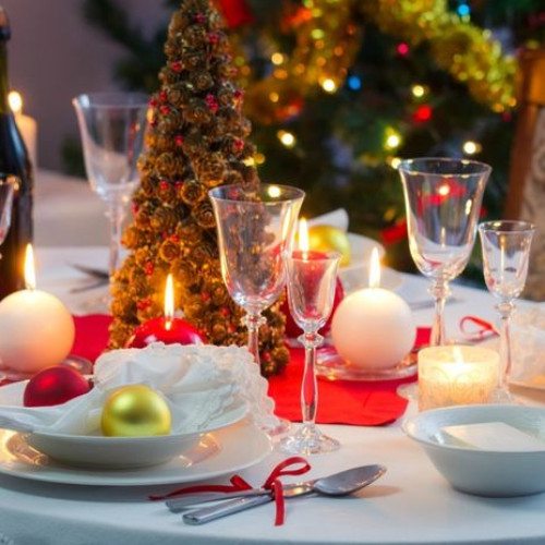 Tradițiile românești de Crăciun includ colindatul, masa de Ajun și obiceiuri regionale diverse