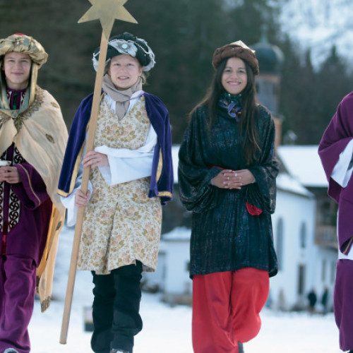 Românii celebrează Crăciunul cu tradiții și obiceiuri pline de semnificație