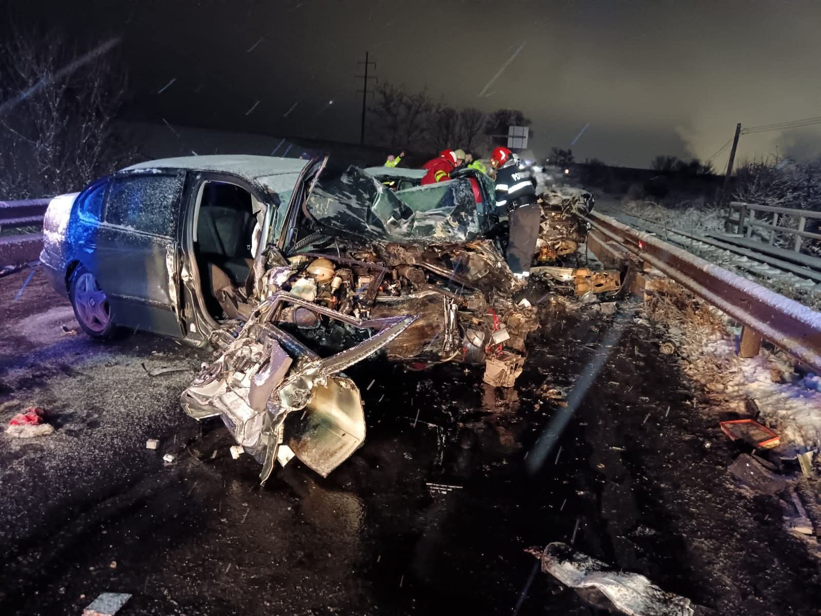 Un tânăr a decedat într-un accident rutier la Rădăuți; trei persoane au fost rănite