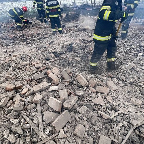 O casă din Sineşti a ars complet de Crăciun, iar pompierii au găsit posibile resturi umane