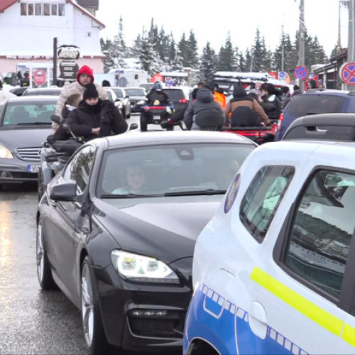 Traficul rutier spre stațiunea Rânca intensificat de numărul mare de turiști de Crăciun