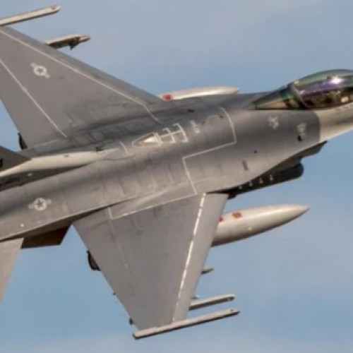 Armata a ridicat avioane de vânătoare F-16, după un atac cu grupuri de drone rusești la granița României