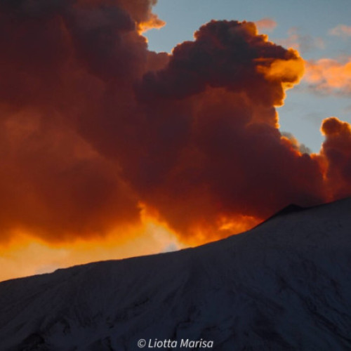 Muntele Etna arată semne noi de activitate vulcanică la nord-est