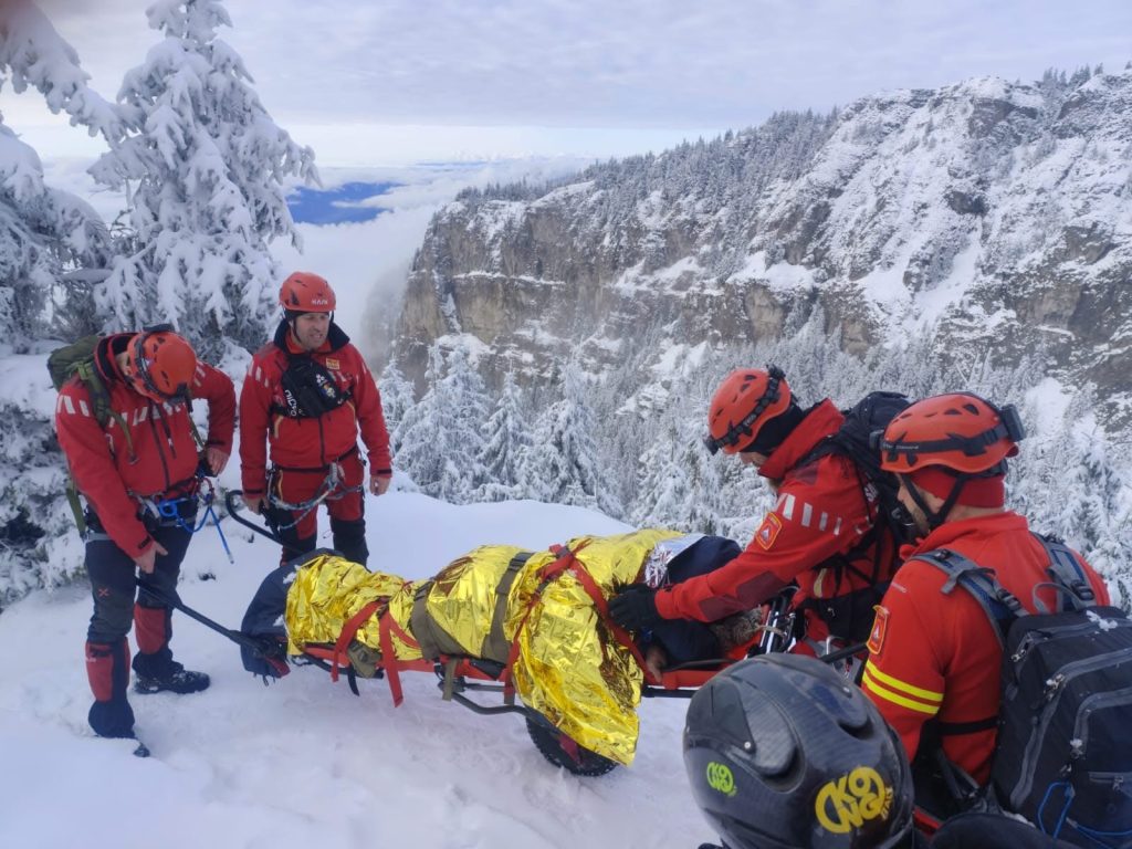 Salvamont Neamț intervine pentru salvarea unei persoane cu traumatism grav