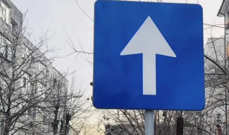 Locuitorii de pe strada Barc cer modificarea sensului unic de circulație