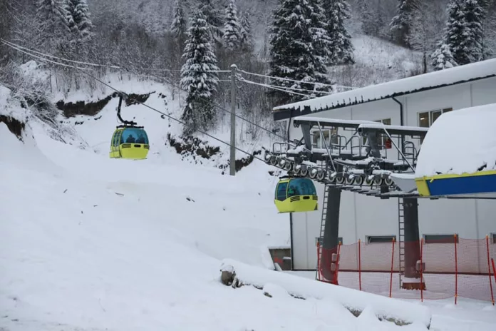 Stațiunile de schi cu pârtii deschise în România, în contextul lipsei zăpezii din decembrie 2025